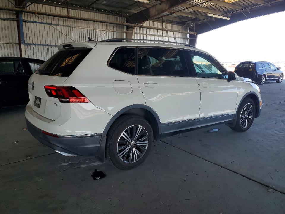 Продажа на аукционе авто 2018 Volkswagen Tiguan, vin: 3VV3B7AX9JM096125, номер лота: 69723436