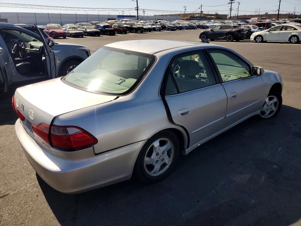 1998 Honda Accord მანქანა იყიდება აუქციონზე, vin: 1HGCG6679WA158017, აუქციონის ნომერი: 69462256