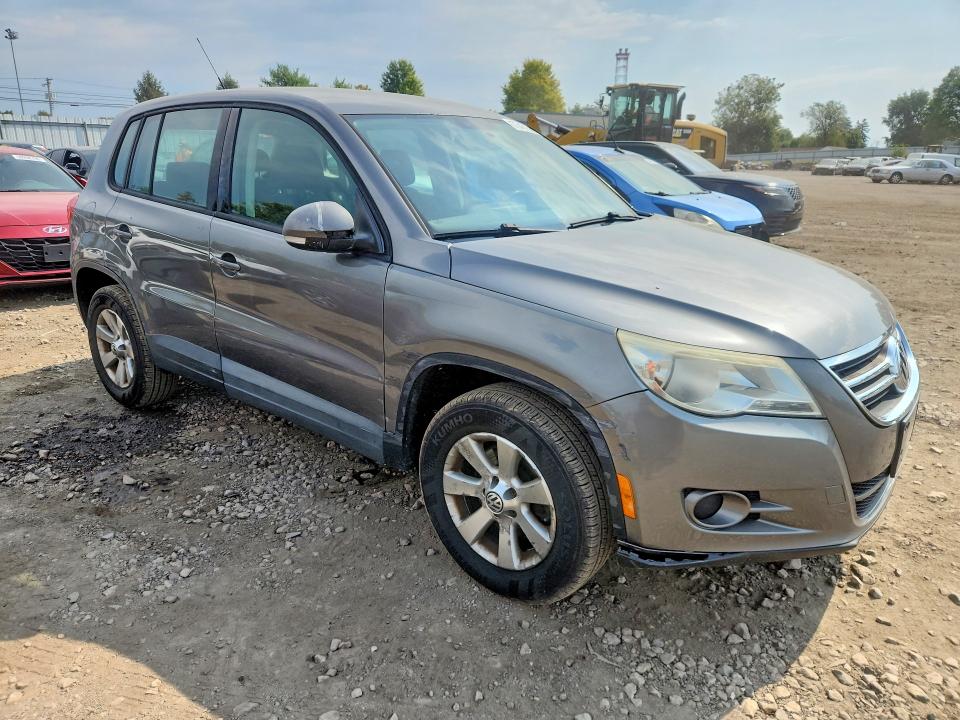 2010 Volkswagen Tiguan მანქანა იყიდება აუქციონზე, vin: WVGAV7AX6AW511832, აუქციონის ნომერი: 67543236
