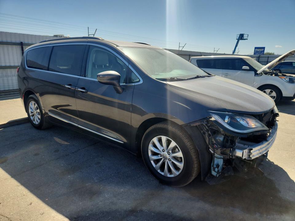 Продаж на аукціоні авто 2017 Chrysler Pacifica, vin: 2C4RC1BG2HR516733, номер лоту: 69870146