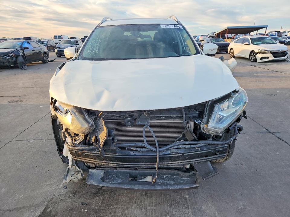 2015 Nissan Rogue მანქანა იყიდება აუქციონზე, vin: 5N1AT2MT8FC806330, აუქციონის ნომერი: 70652406