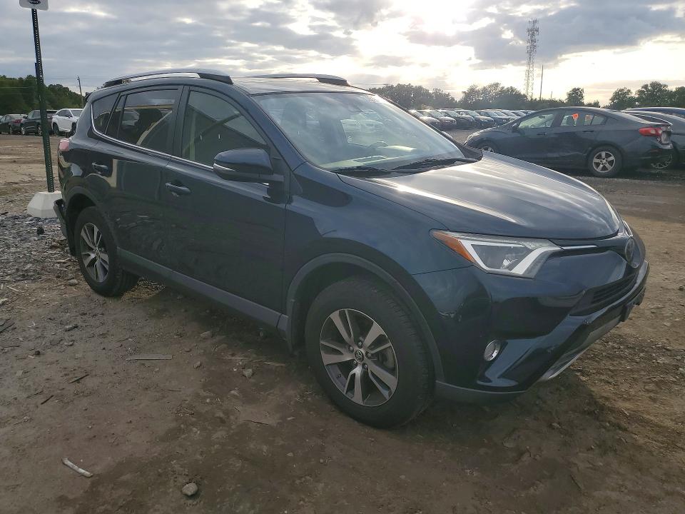 Продажа на аукционе авто 2018 Toyota Rav4, vin: JTMRFREV7JJ213487, номер лота: 70545126
