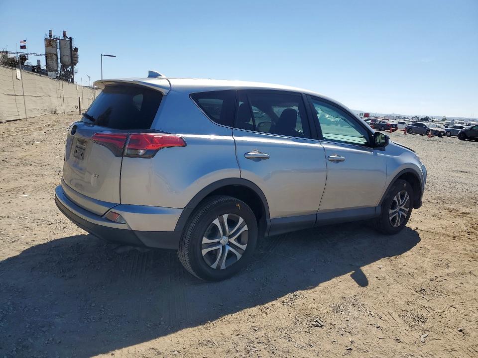 70465266 :رقم المزاد ، 2T3ZFREV6JW415870 vin ، 2018 Toyota Rav4 مزاد بيع