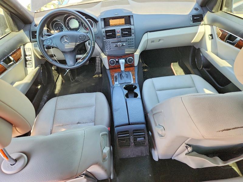 70109806 :رقم المزاد ، WDDGF5EB1AR121482 vin ، 2010 Mercedes-benz C مزاد بيع