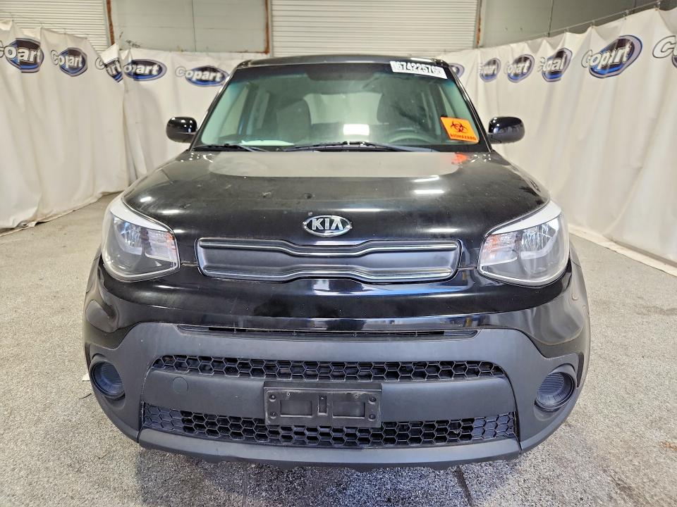 67422576 :رقم المزاد ، KNDJN2A2XJ7905713 vin ، 2018 Kia Soul مزاد بيع
