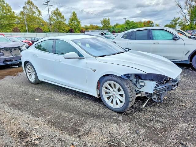 70421886 :رقم المزاد ، 5YJSA1E25GF160912 vin ، 2016 Tesla Model S مزاد بيع