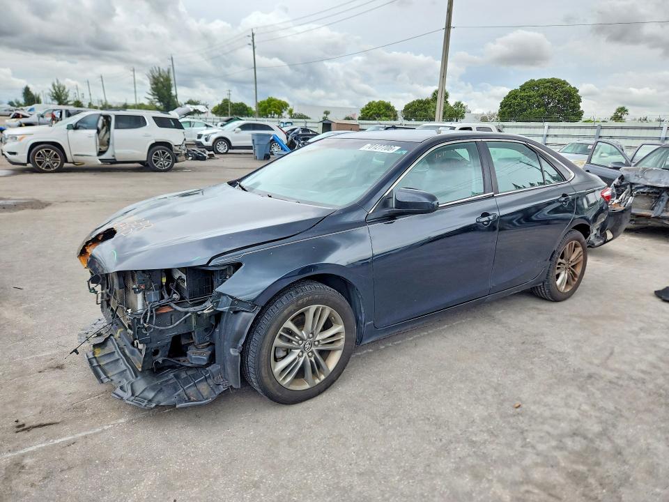 70127706 :رقم المزاد ، 4T1BF1FK0HU342635 vin ، 2017 Toyota Camry مزاد بيع