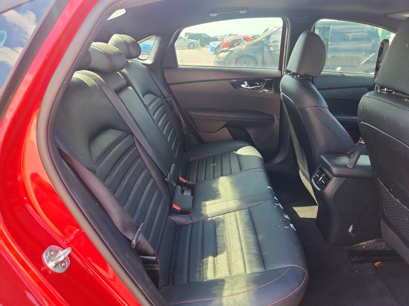 67360376 :رقم المزاد ، 3KPF44AC7ME273903 vin ، 2021 Kia Forte مزاد بيع