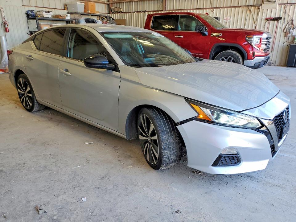 68392106 :رقم المزاد ، 1N4BL4CV3MN335816 vin ، 2021 Nissan Altima مزاد بيع