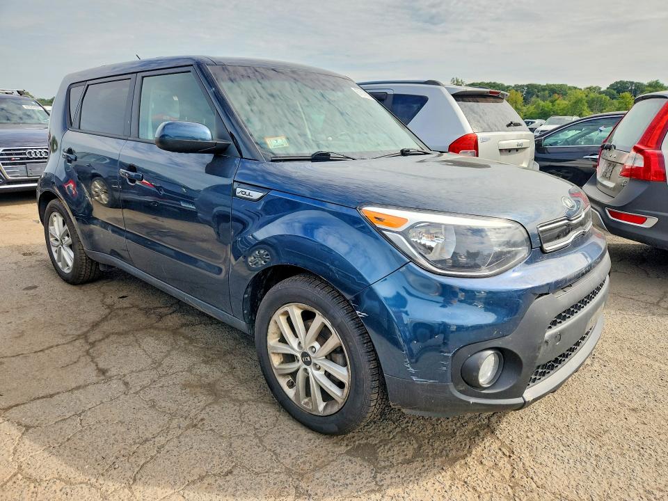 2018 Kia Soul მანქანა იყიდება აუქციონზე, vin: KNDJP3A56J7587664, აუქციონის ნომერი: 67018936