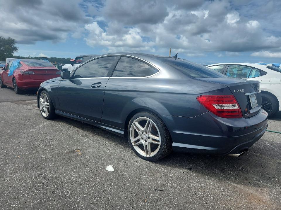 69439786 :رقم المزاد ، WDDGJ4HB3DG047020 vin ، 2013 Mercedes-benz C مزاد بيع
