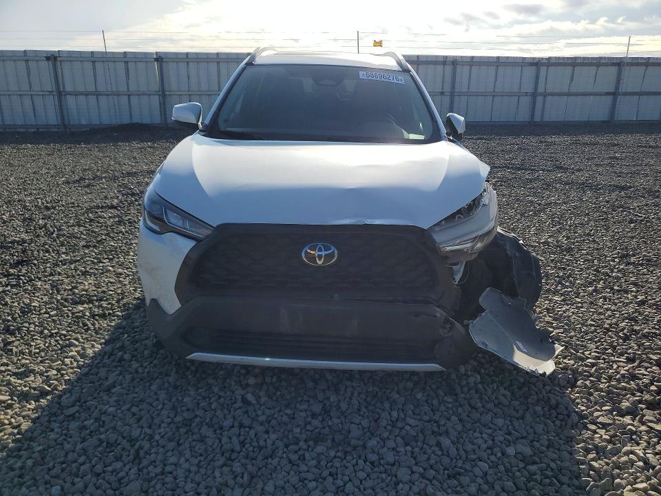 2023 Toyota Corolla Cross მანქანა იყიდება აუქციონზე, vin: 7MUBAABG3PV060857, აუქციონის ნომერი: 68696276