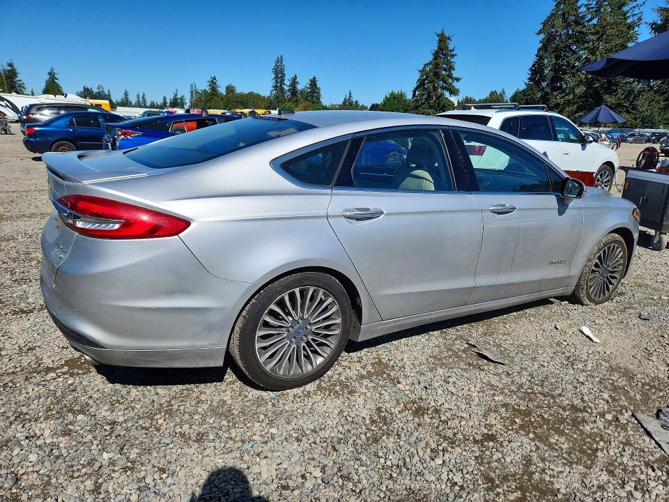 68859696 :رقم المزاد ، 3FA6P0RU2HR267640 vin ، 2017 Ford Fusion مزاد بيع