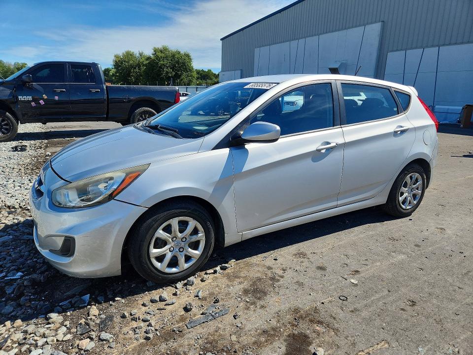 68585576 :رقم المزاد ، KMHCT5AE2DU076535 vin ، 2013 Hyundai Accent مزاد بيع