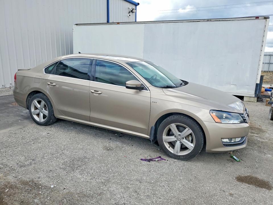 68642436 :رقم المزاد ، 1VWAT7A34FC109594 vin ، 2015 Volkswagen Passat مزاد بيع