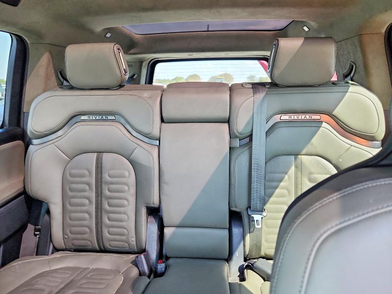 69030236 :رقم المزاد ، 7PDSGBBA3PN024840 vin ، 2023 Rivian R1s مزاد بيع