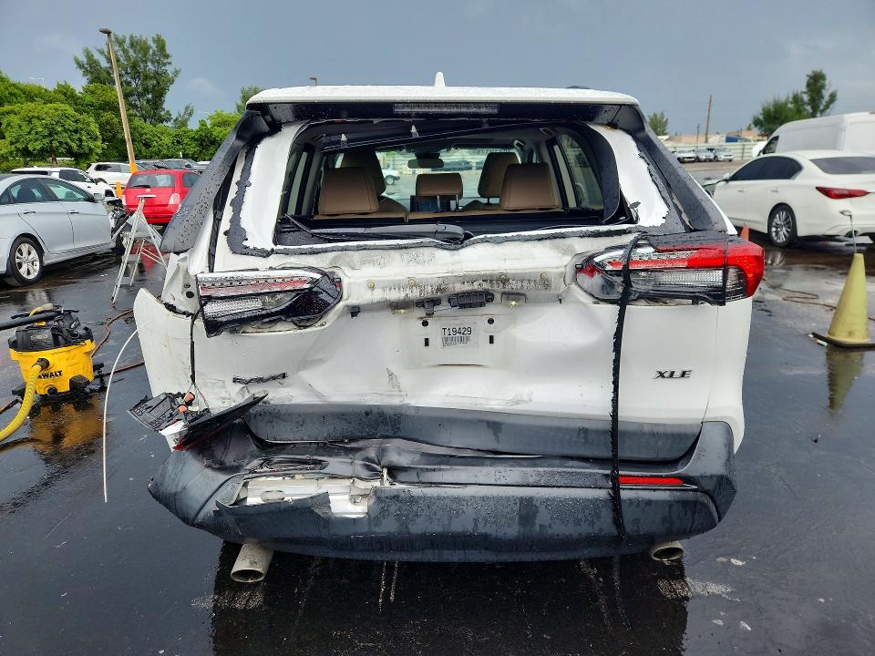 70419176 :رقم المزاد ، 2T3C1RFV2LC042818 vin ، 2020 Toyota Rav4 مزاد بيع