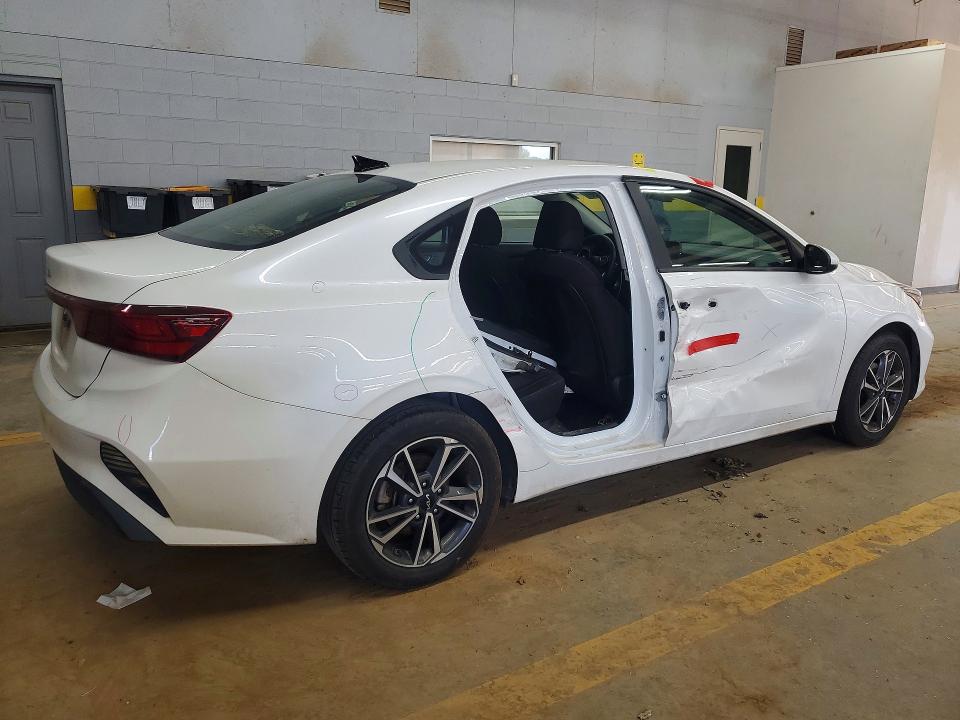 66452636 :رقم المزاد ، 3KPF24AD9NE437636 vin ، 2022 Kia Forte مزاد بيع