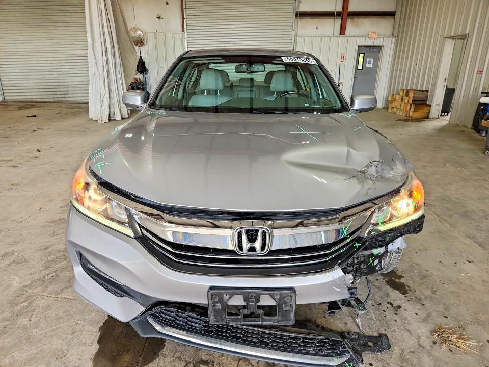 Продаж на аукціоні авто 2017 Honda Accord, vin: 1HGCR2F88HA267485, номер лоту: 68070846