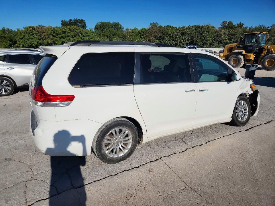 2013 Toyota Sienna მანქანა იყიდება აუქციონზე, vin: 5TDYK3DC3DS372454, აუქციონის ნომერი: 67481276