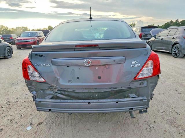 69107696 :رقم المزاد ، 3N1CN7AP3JL872702 vin ، 2018 Nissan Versa مزاد بيع