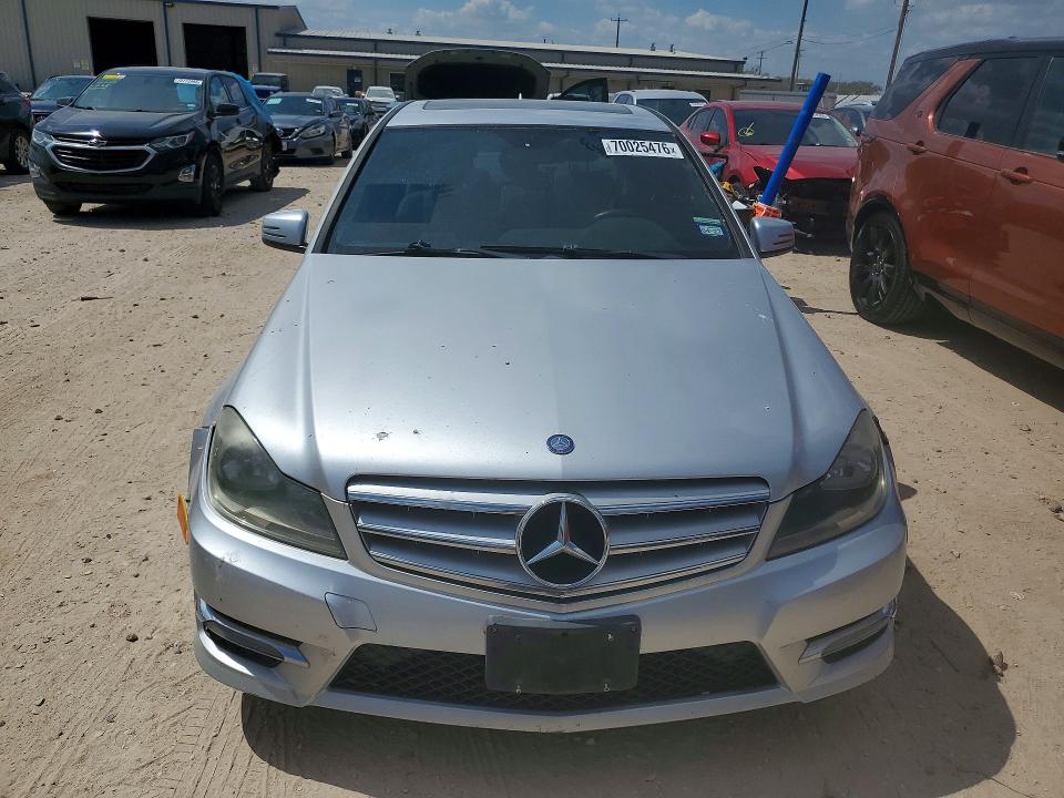 2012 Mercedes-benz C მანქანა იყიდება აუქციონზე, vin: WDDGF4HB1CA624842, აუქციონის ნომერი: 70025476