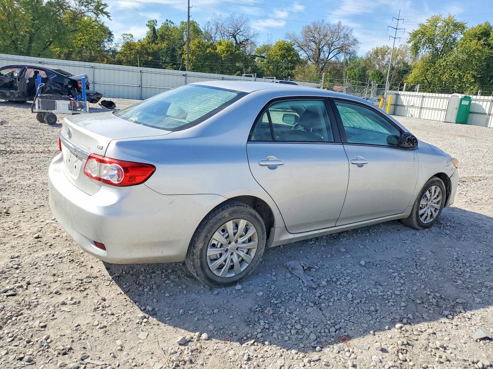 70221236 :رقم المزاد ، 5YFBU4EE4DP203395 vin ، 2013 Toyota Corolla مزاد بيع