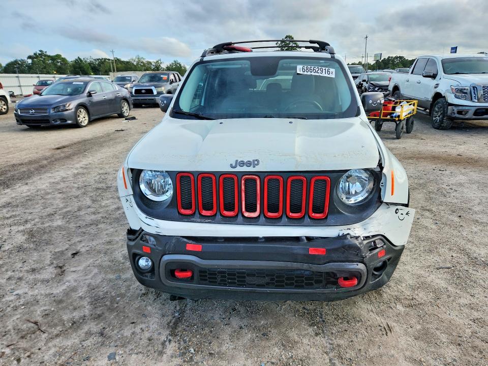 68662916 :رقم المزاد ، ZACCJBCB9HPF75528 vin ، 2017 Jeep Renegade Trailhawk 4 مزاد بيع