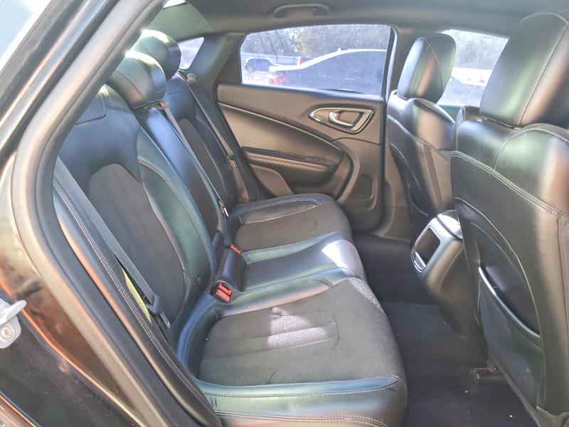70312776 :رقم المزاد ، 1C3CCCBG5FN514913 vin ، 2015 Chrysler 200 مزاد بيع