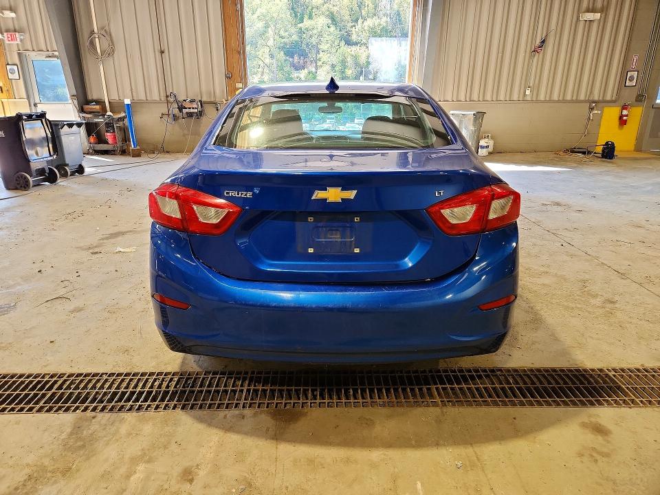 68876026 :رقم المزاد ، 1G1BE5SM1H7167759 vin ، 2017 Chevrolet Cruze مزاد بيع