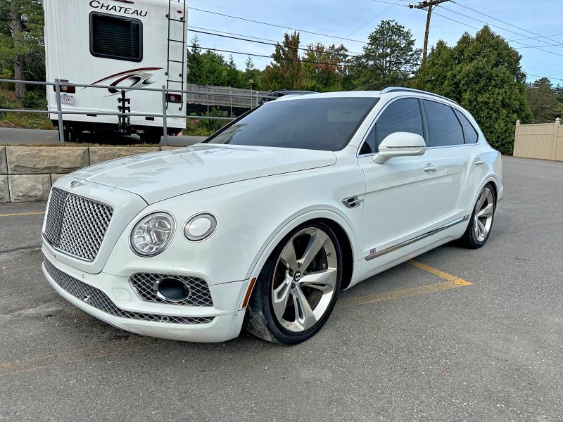 2017 Bentley Bentayga მანქანა იყიდება აუქციონზე, vin: SJAAC2ZV0HC015180, აუქციონის ნომერი: 64972116