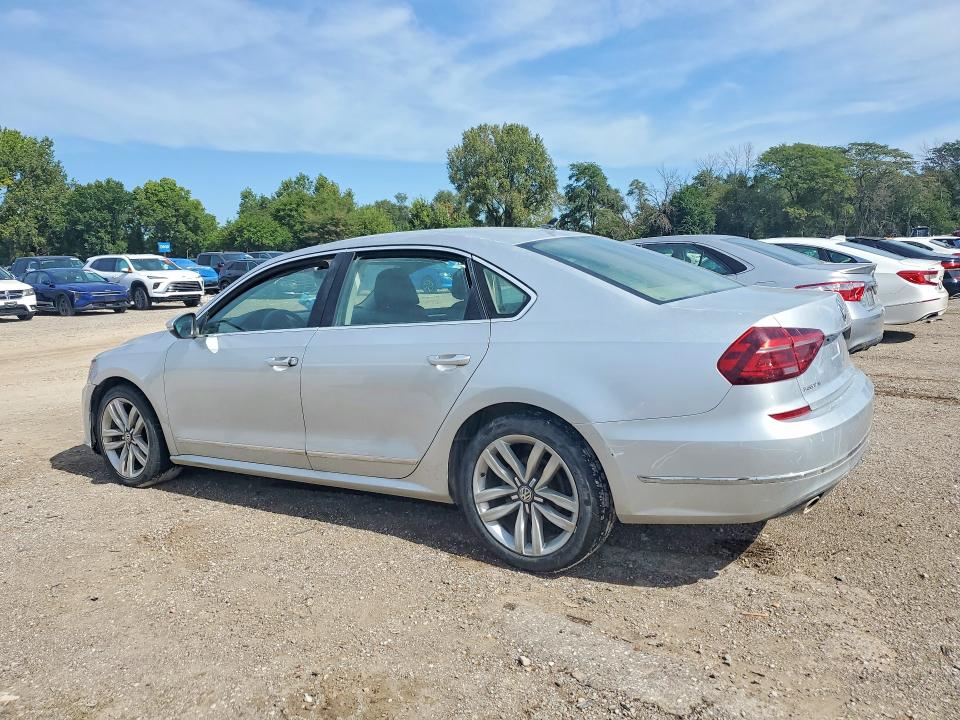 68555236 :رقم المزاد ، 1VWGT7A30HC055093 vin ، 2017 Volkswagen Passat مزاد بيع