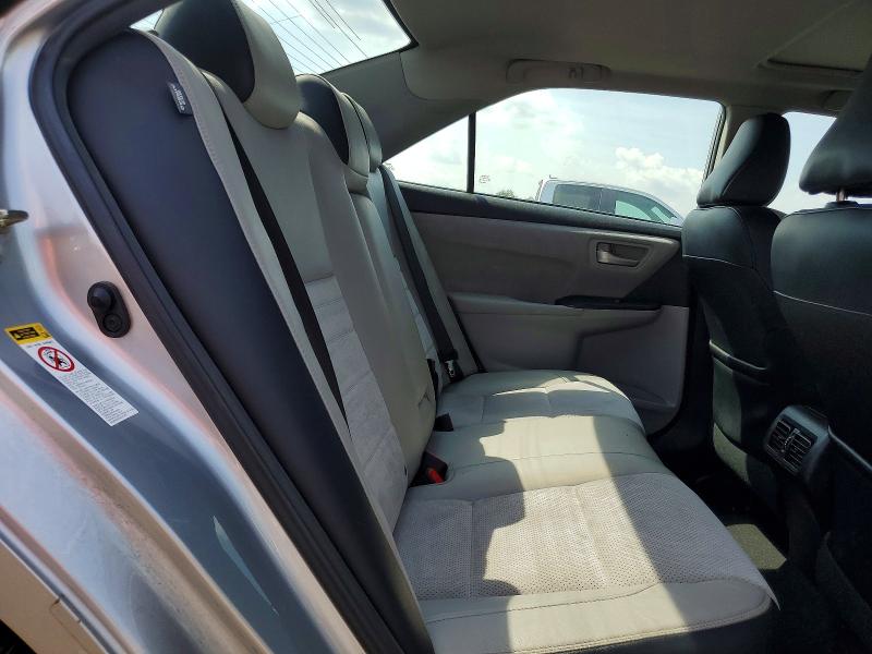 67132086 :رقم المزاد ، 4T1BK1FK0FU556422 vin ، 2015 Toyota Camry مزاد بيع