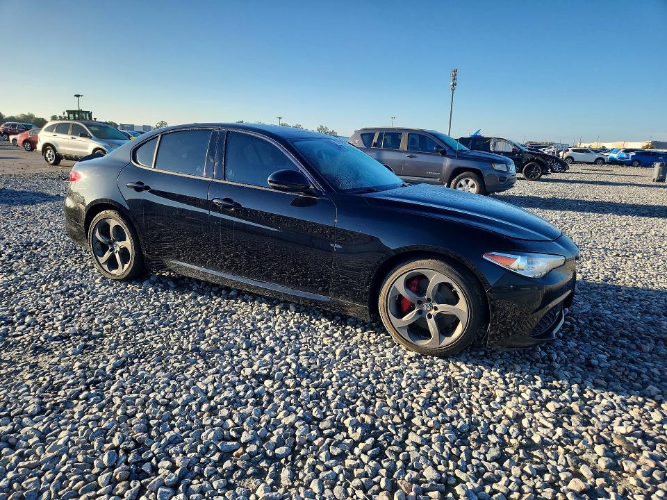 68735966 :رقم المزاد ، ZARFAEBN8H7540654 vin ، 2017 Alfa Romeo Giulia مزاد بيع