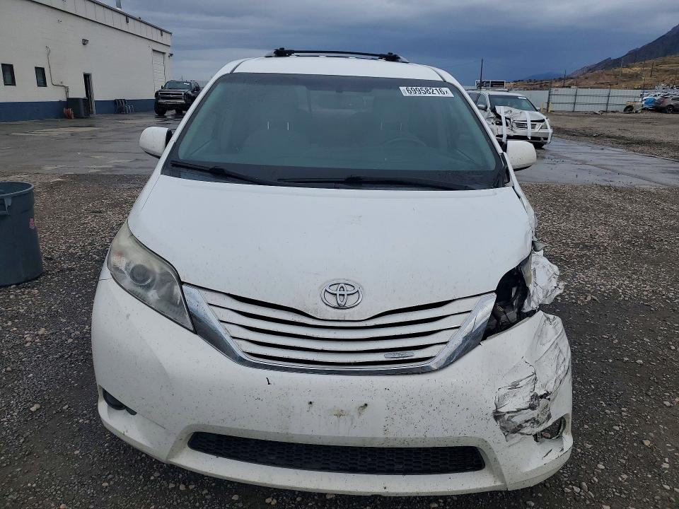Продаж на аукціоні авто 2015 Toyota Sienna, vin: 5TDKK3DC8FS620559, номер лоту: 69958216