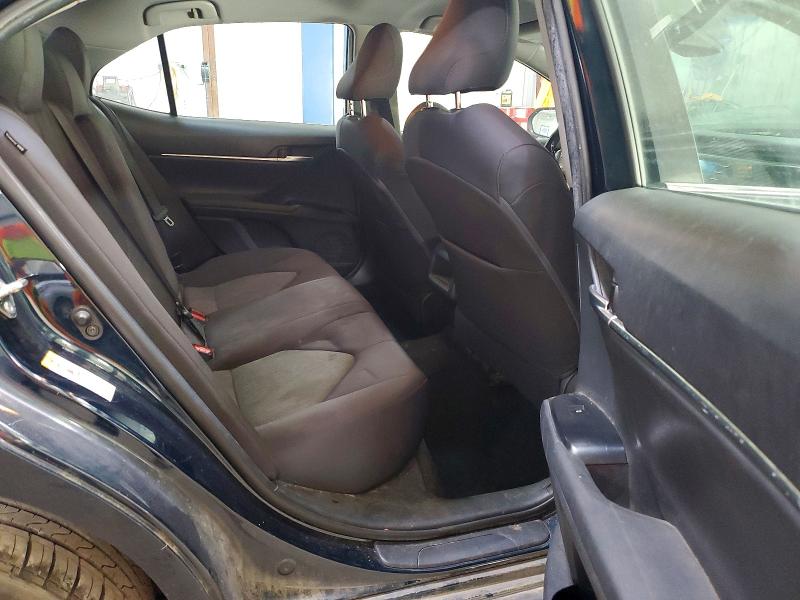 67310156 :رقم المزاد ، 4T1B11HK6JU604384 vin ، 2018 Toyota Camry مزاد بيع