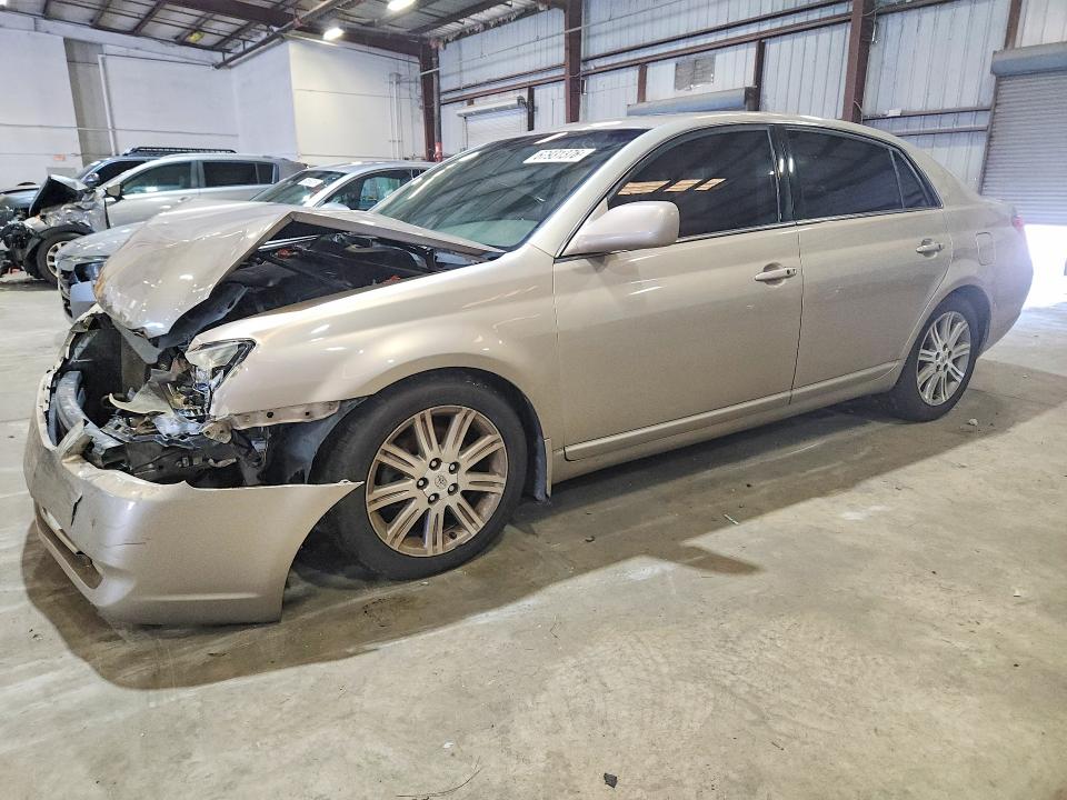 67931376 :رقم المزاد ، 4T1BK36B55U052037 vin ، 2005 Toyota Avalon مزاد بيع