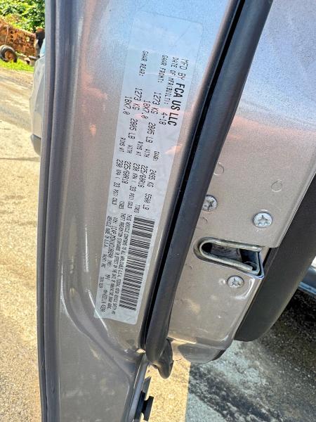 69355796 :رقم المزاد ، 1C4PJMDN1KD180240 vin ، 2019 Jeep Cherokee مزاد بيع
