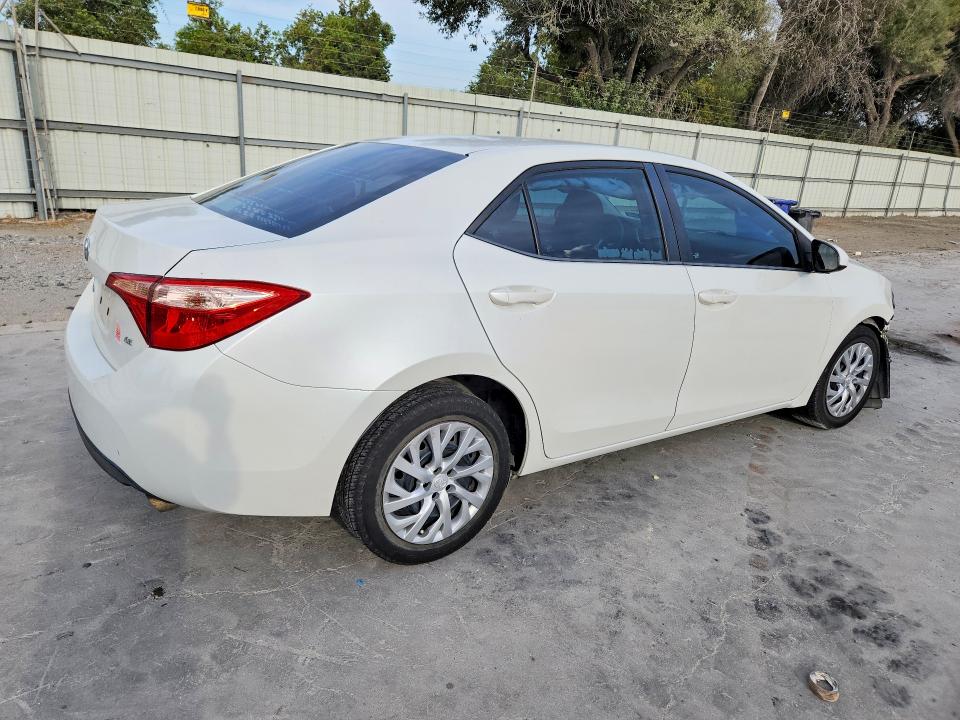 69607386 :رقم المزاد ، 5YFBURHE9JP741787 vin ، 2018 Toyota Corolla مزاد بيع