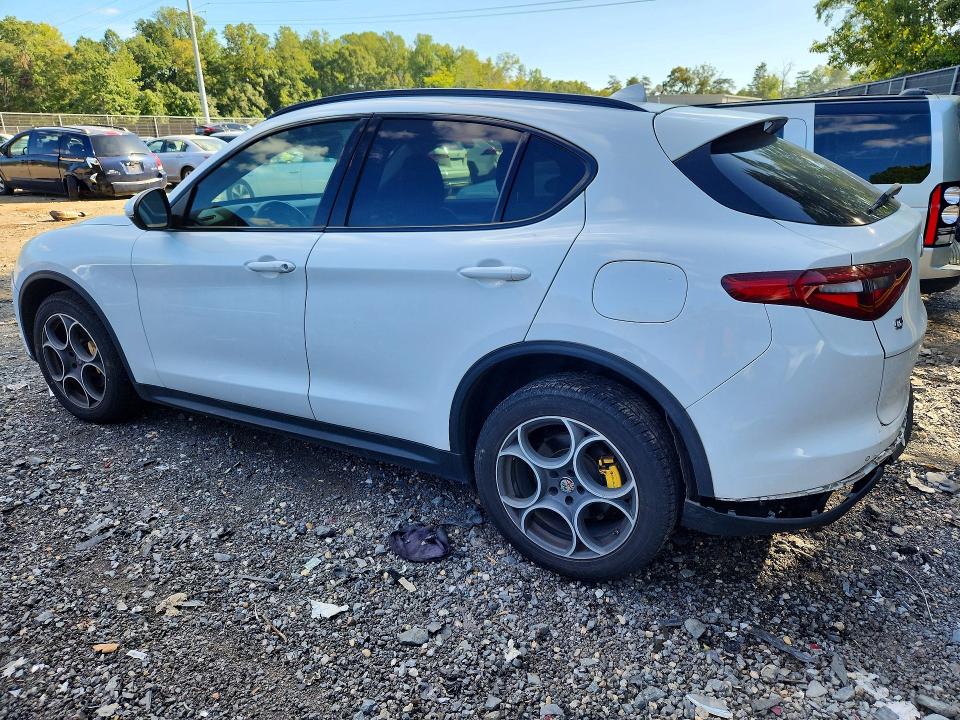 68757436 :رقم المزاد ، ZASFAKPN2J7B71028 vin ، 2018 Alfa Romeo Stelvio مزاد بيع