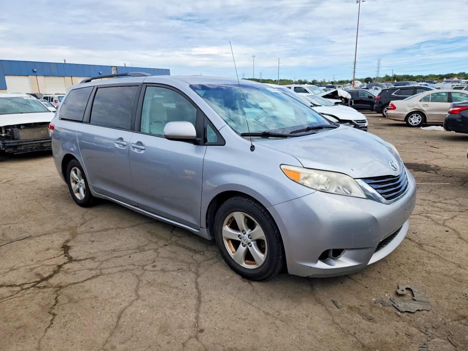 Продажа на аукционе авто 2014 Toyota Sienna, vin: 5TDKK3DC4ES508498, номер лота: 70665456