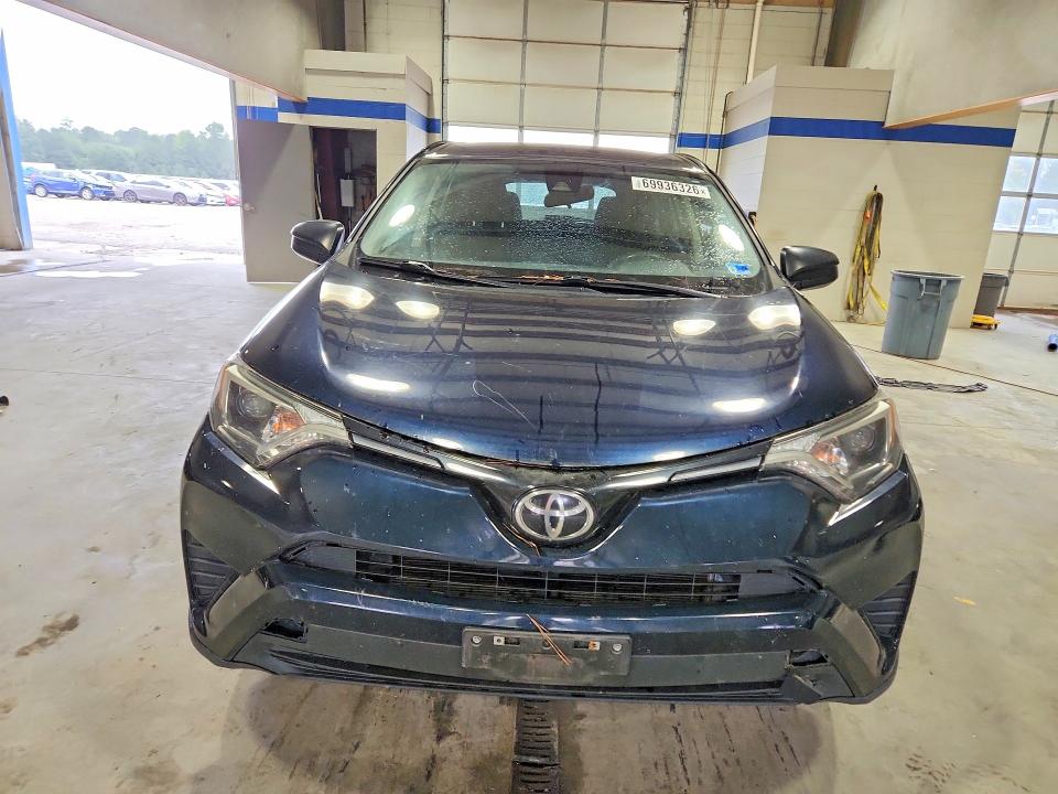 Продаж на аукціоні авто 2017 Toyota Rav4, vin: JTMZFREV2HJ720498, номер лоту: 69936326