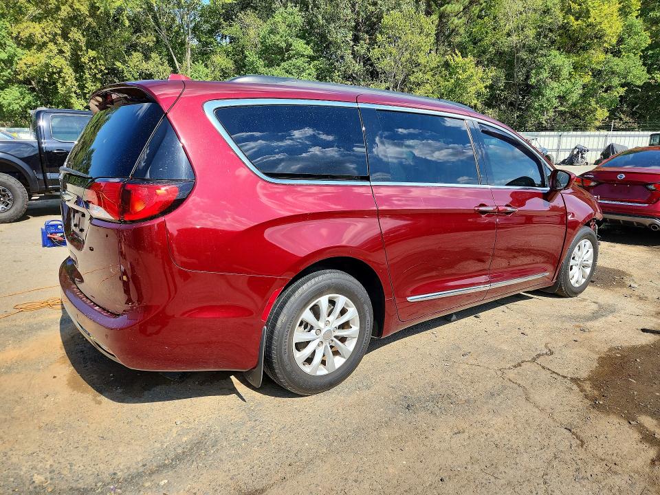 68874676 :رقم المزاد ، 2C4RC1BG4HR552231 vin ، 2017 Chrysler Pacifica مزاد بيع