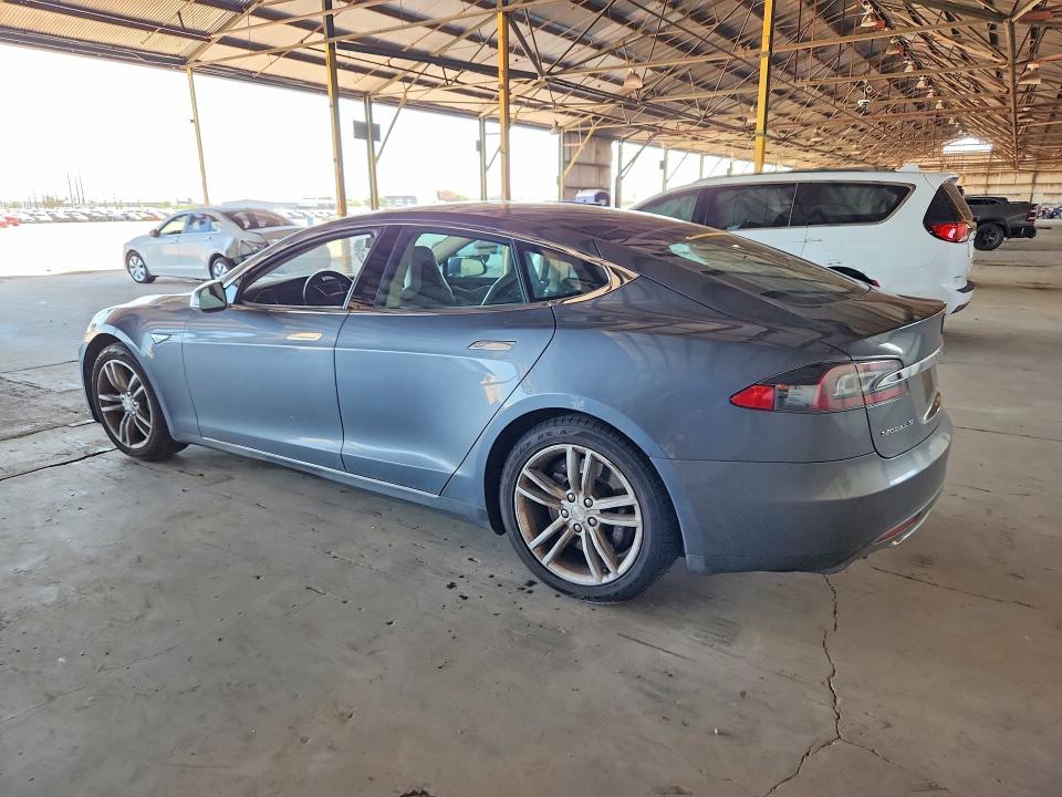 67684746 :رقم المزاد ، 5YJSA1CNXDFP27222 vin ، 2013 Tesla Model S مزاد بيع