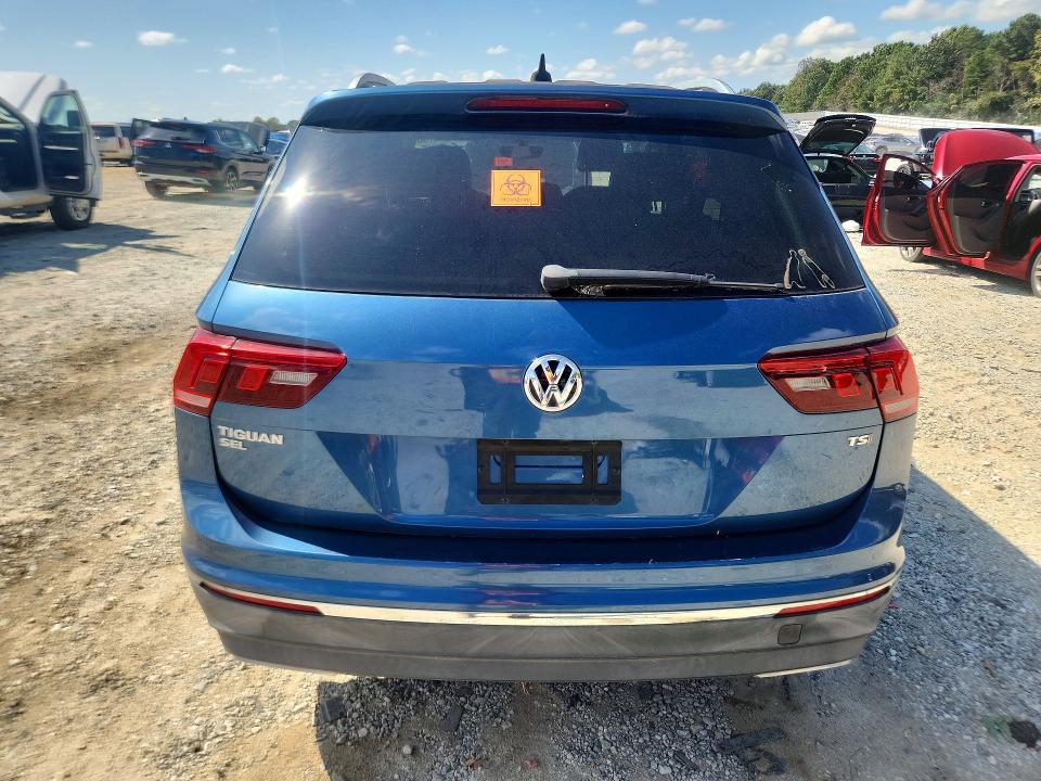 67979796 :رقم المزاد ، 3VV3B7AX0JM077138 vin ، 2018 Volkswagen Tiguan مزاد بيع