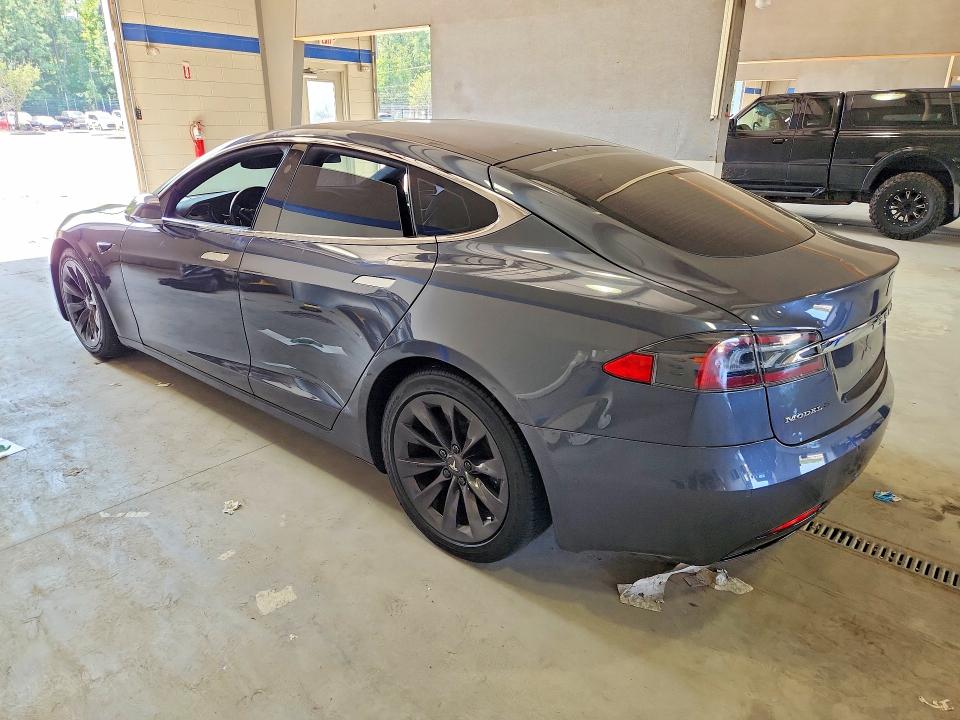 67422726 :رقم المزاد ، 5YJSA1E28JF247288 vin ، 2018 Tesla Model S مزاد بيع