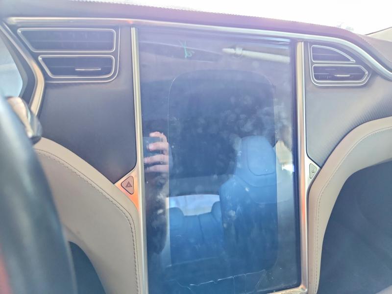 67684746 :رقم المزاد ، 5YJSA1CNXDFP27222 vin ، 2013 Tesla Model S مزاد بيع
