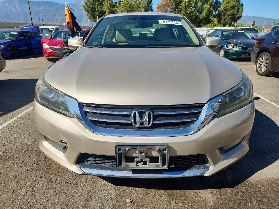 70136146 :رقم المزاد ، 1HGCR2F85FA086499 vin ، 2015 Honda Accord مزاد بيع