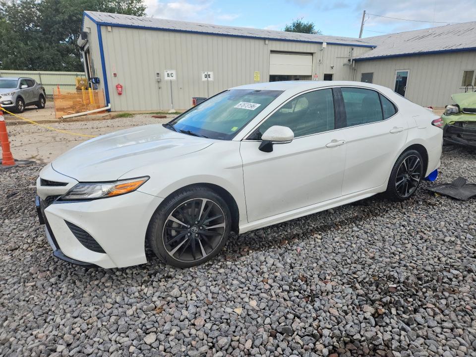 2018 Toyota Camry მანქანა იყიდება აუქციონზე, vin: 4T1B61HK2JU101064, აუქციონის ნომერი: 67873196