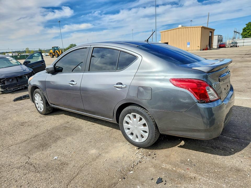 68926676 :رقم المزاد ، 3N1CN7AP8JL803729 vin ، 2018 Nissan Versa مزاد بيع